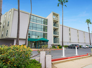 photo of 3101 peninsula road front of building